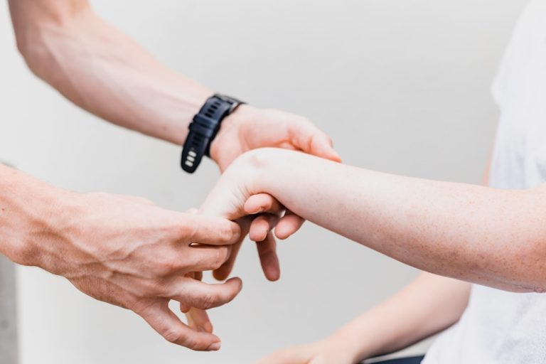 découvrez la physiothérapie, une approche efficace pour soulager la douleur, améliorer votre mobilité et retrouver votre bien-être. nos séances personnalisées sont adaptées à vos besoins pour une meilleure récupération.